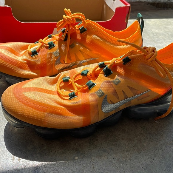 vapormax canyon gold